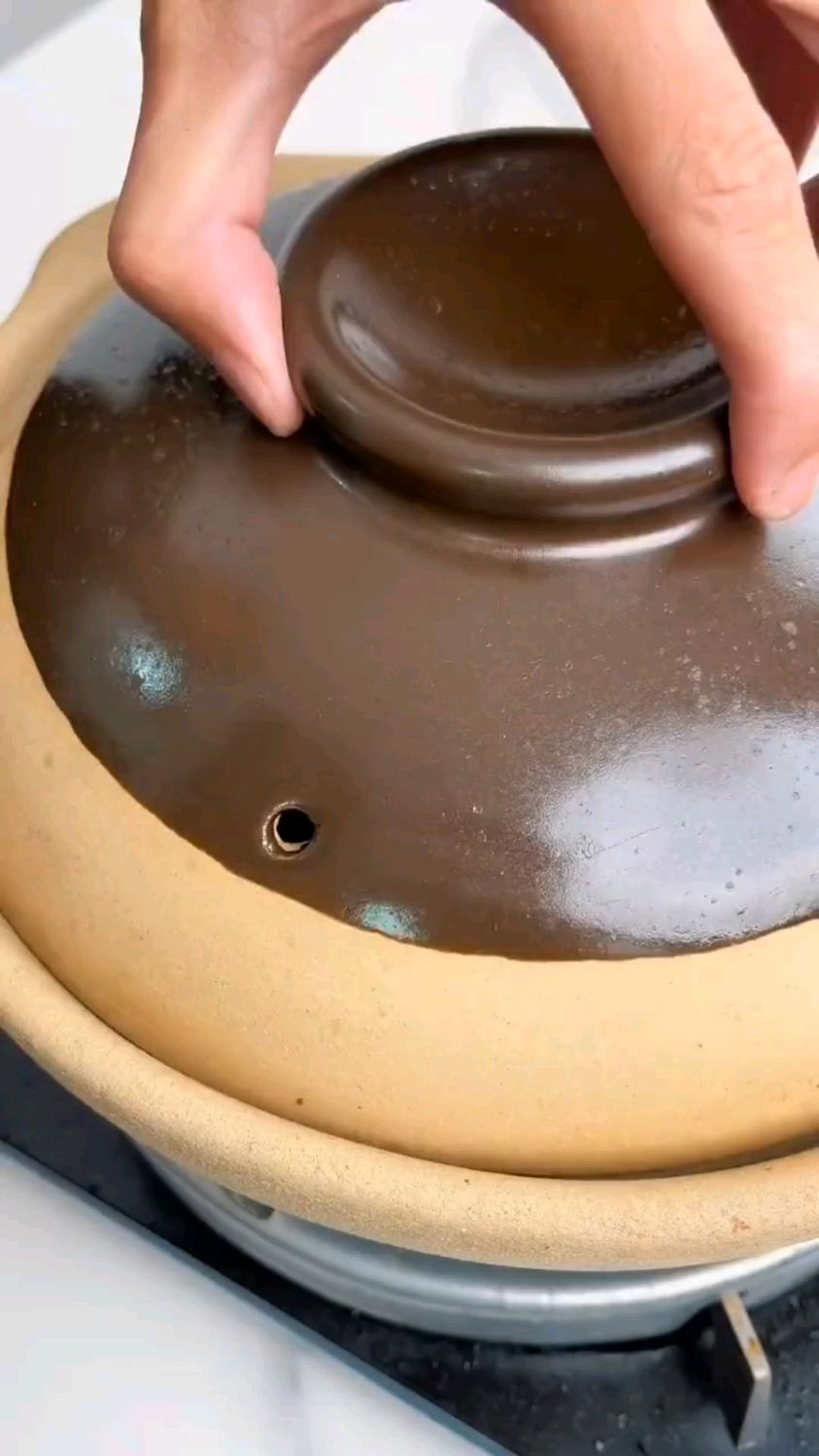 老一辈人常说:红鱼代表着红红火火年年有余。制作一锅来自北海的肉质肥厚饱满鲜嫩红鱼