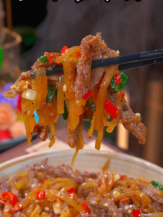 萝卜丝炒牛肉 萝卜不要总煮着吃了，试试这个萝卜丝炒牛肉
