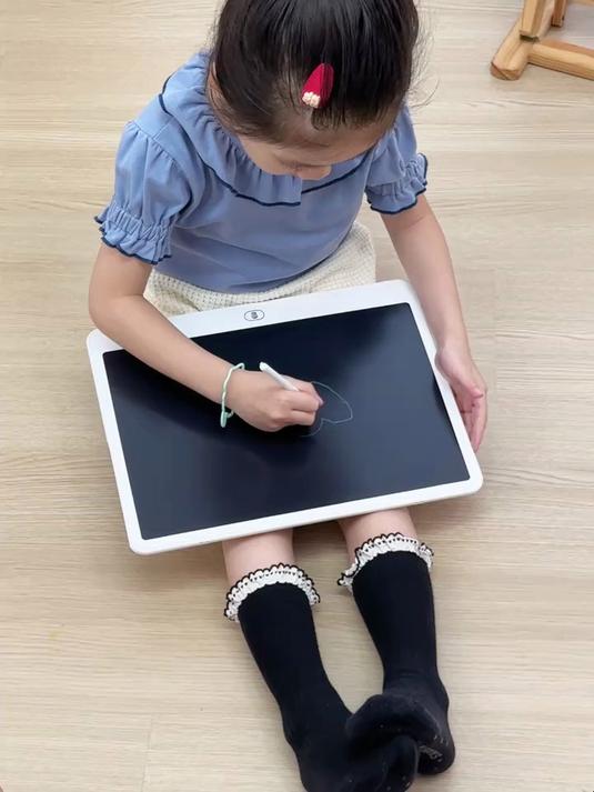 启蒙从画画开始,液晶画板画满一键清除!