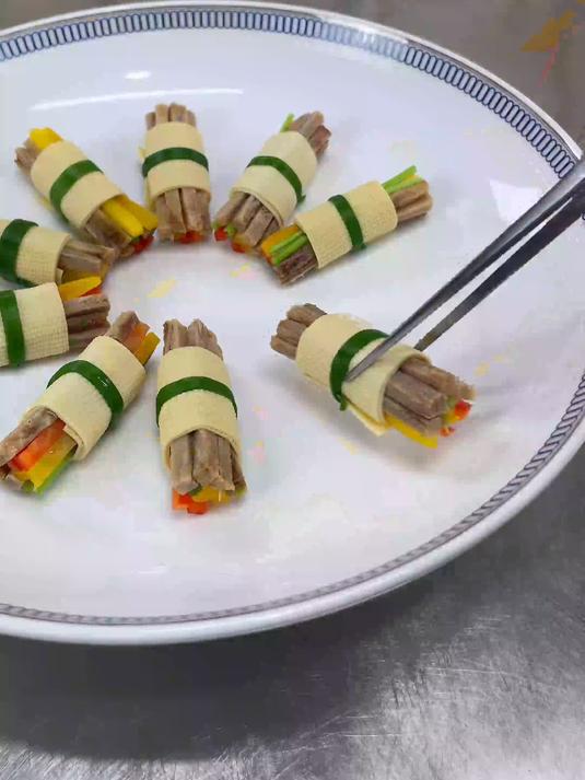 千张五彩牛肉卷，普通的牛肉也能做出不一样的摆盘