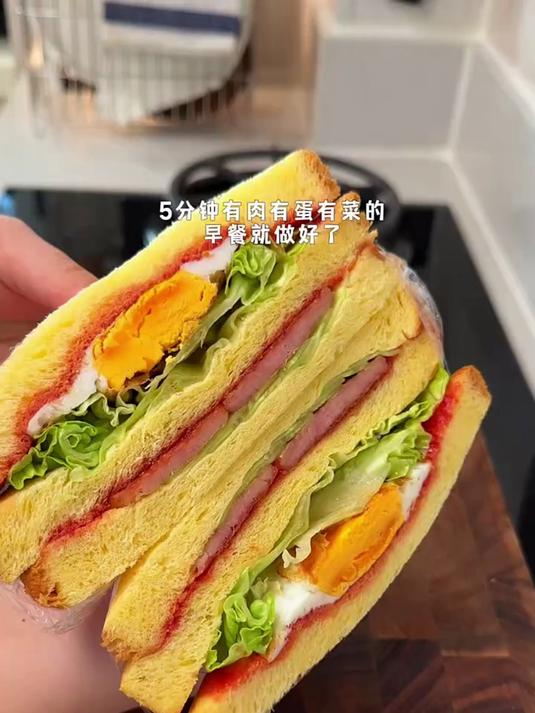 有菜有肉有蛋的三明治 5分钟搞定小朋友的挑剔胃