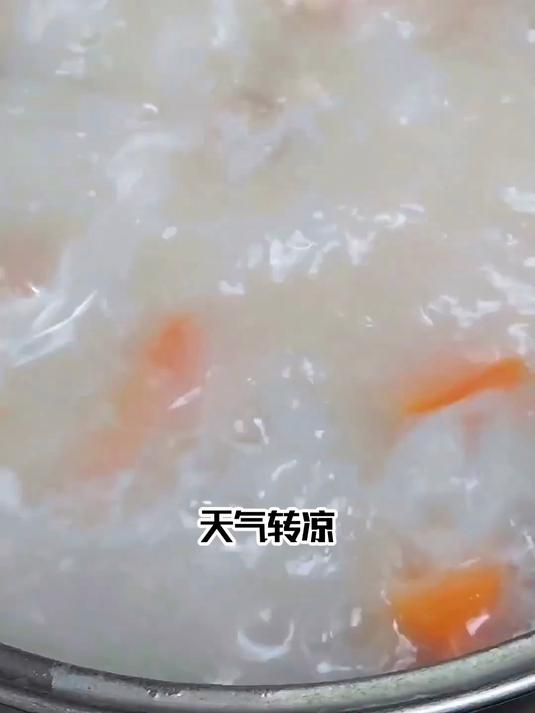 香飘满屋白芷胡萝卜羊肉汤,炖制香气诱人