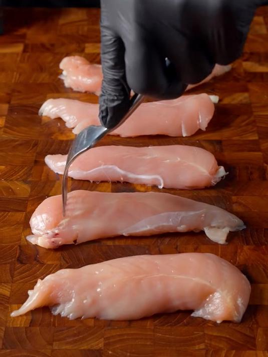午餐肉有午餐肉的吃法，午餐肉不是打开直接吃的