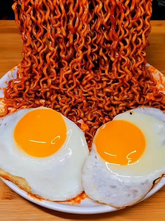 酱香浓郁的超辣火鸡面 泡面 火鸡面 爆辣火鸡面 火鸡面拌面