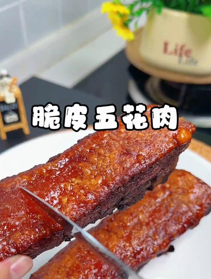 放假了，孩子想吃脆皮五花肉别买了，自己做的嘎嘣脆特别香