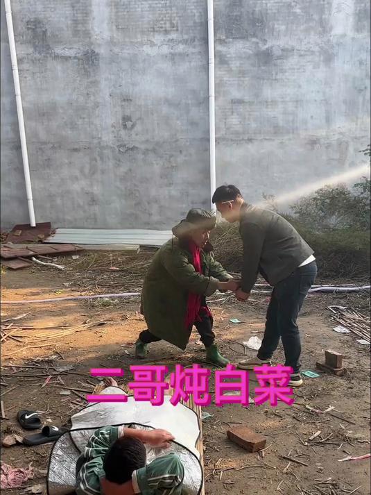 乡村搞笑名场面!大哥用柴火灶整活,做的美食笑喷人