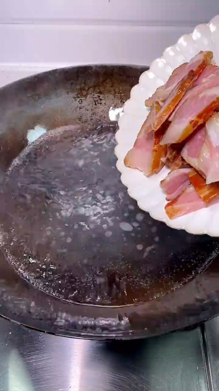 青椒炒腊肉,吃货的幸福太简单了,好吃赞了!