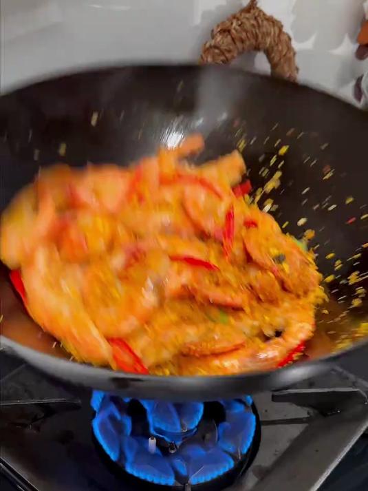 我家经常做这个这个避风塘炒大虾