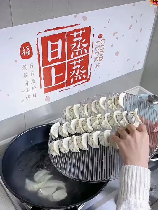饺子盘新宠,简约包盖托盘提升厨房品味