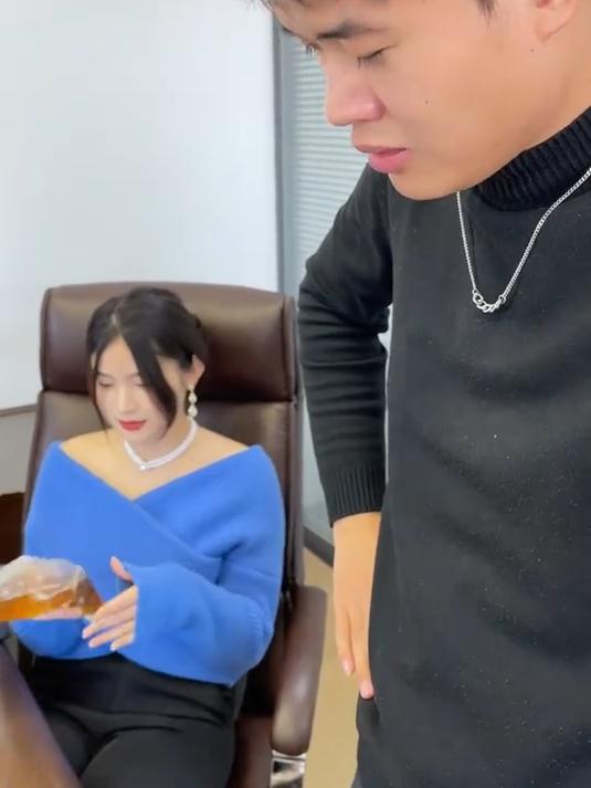 把女领导吓出了表情包
