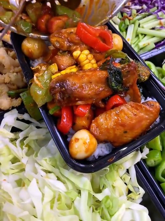 特色干锅焖饭,菜品多自由选择,食堂档口快餐店都可以做