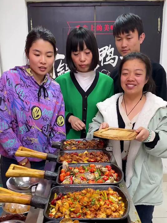 铁板菜怎么做好看又好吃?色彩搭配讲究,视觉和味觉双重享受!