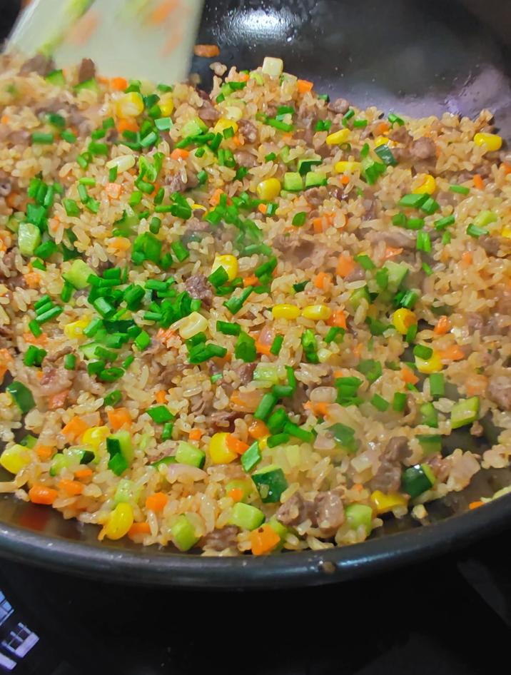 锅气十足超级好吃的和牛时蔬炒饭
