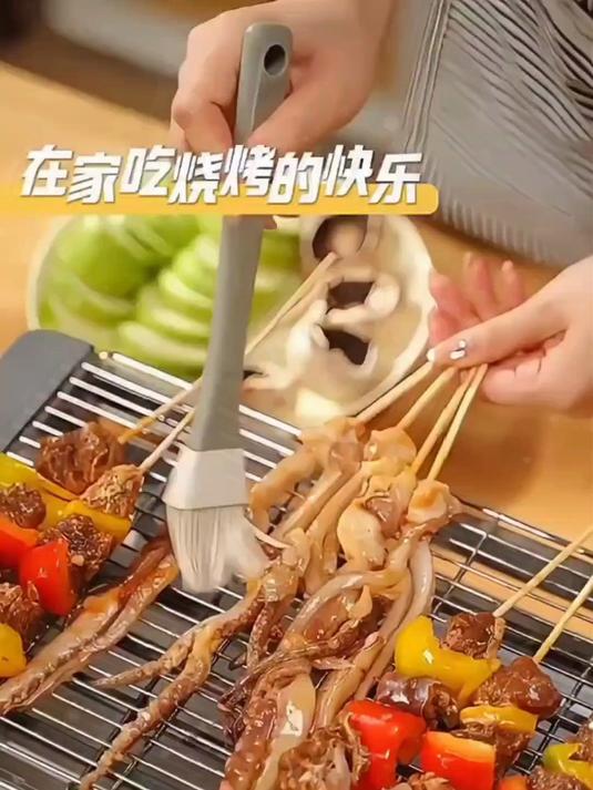 小熊电烧烤炉,无烟多功能电烤盘,大型烤肉锅,烤肉新体验!