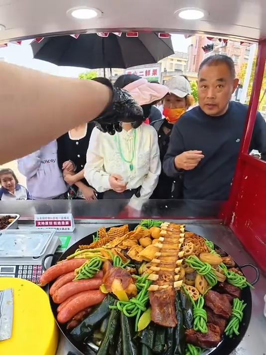 90后小伙在县城摆摊卖卤菜 卤菜摆摊 沉浸说 摆摊日记