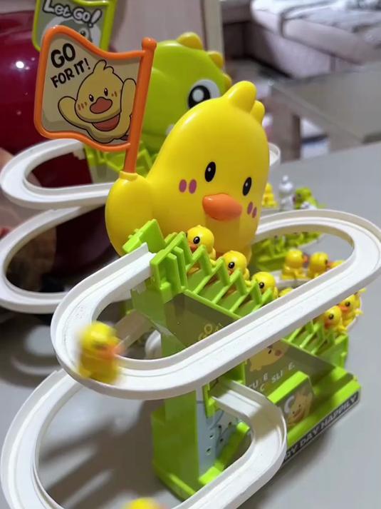 儿童必入!小黄鸭爬楼玩具乐不停