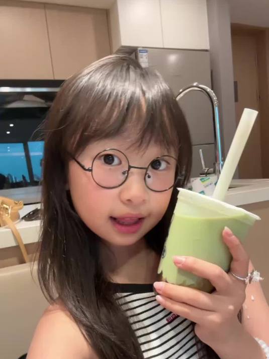 秋天的第一杯奶茶,干杯!