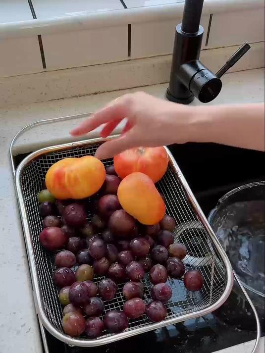 方便又实用的沥水篮，不锈钢水槽沥水篮，厨房水池伸缩洗菜！