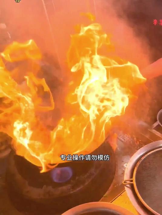 江西南昌爆辣甲鱼仔。来自南昌李菜菜鲜辣小炒的师傅