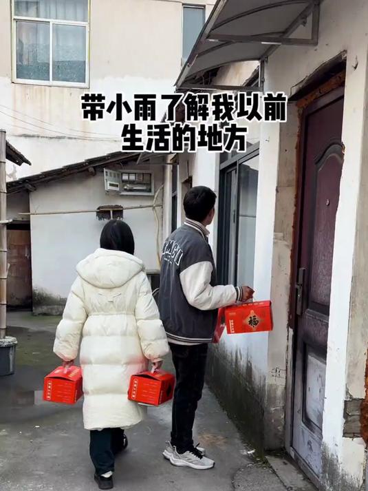 今天在年糕厂工作趁有空带小雨去了解我以前生活过的地方