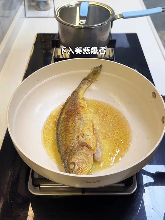 今日菜单 -海鲜拼盘-红烧大黄鱼-丝瓜鸡蛋汤