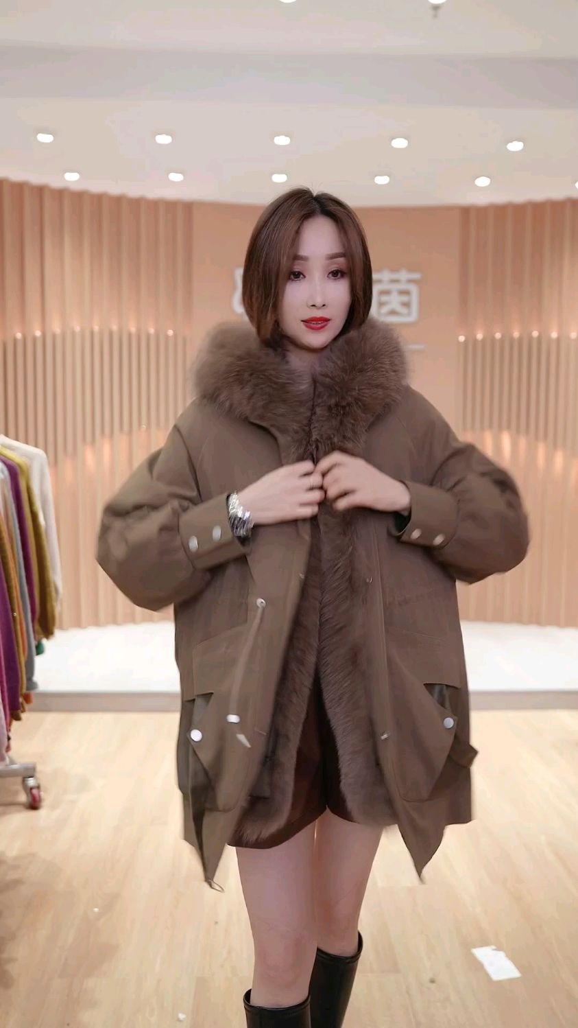 加厚新款羽绒服时尚减龄毛领派克服外套