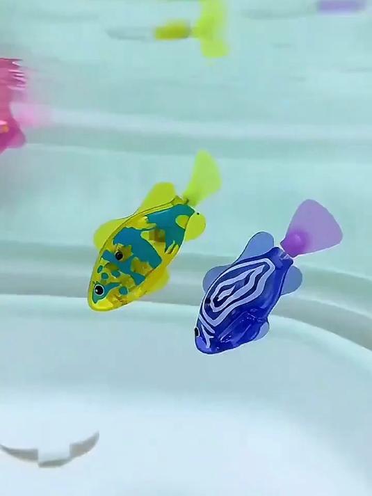 8.28小雨 电动机器鱼戏水，孩子洗澡超享受