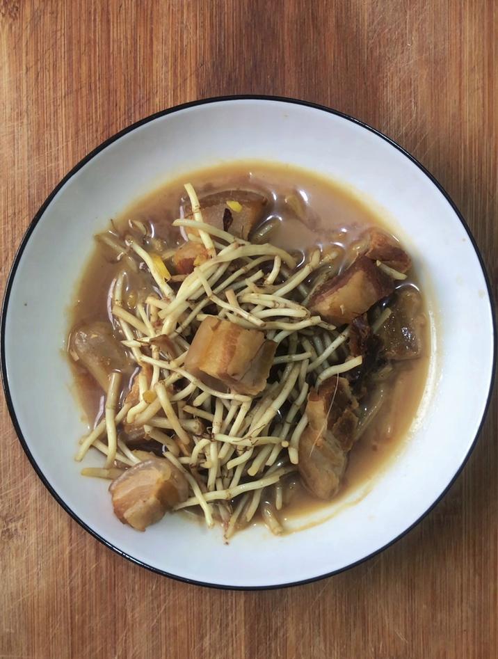 鱼腥草怎么做好吃,分享一道鱼腥草炒腊肉