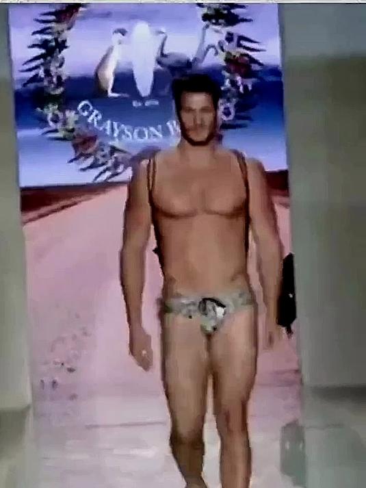 型男来袭,鲨鱼线美男,身材超有料!