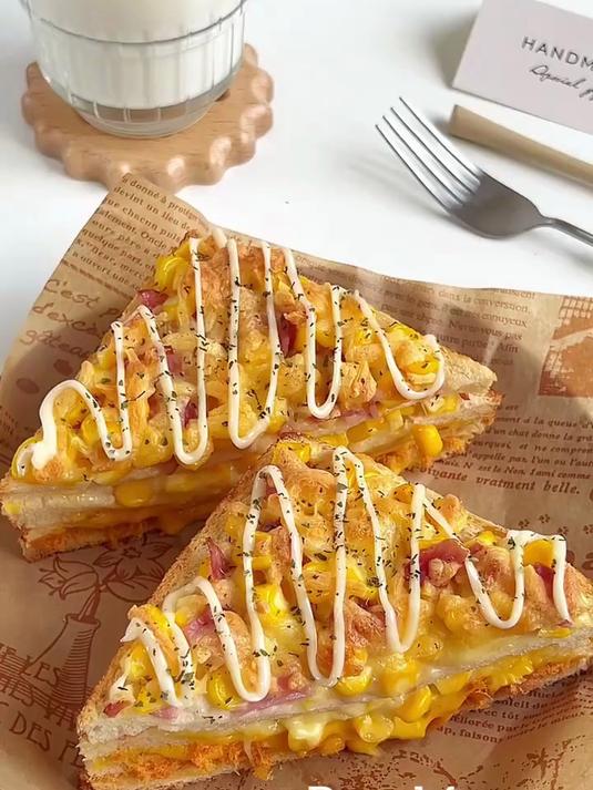 10分钟快手早餐爆浆芝士玉米三明治