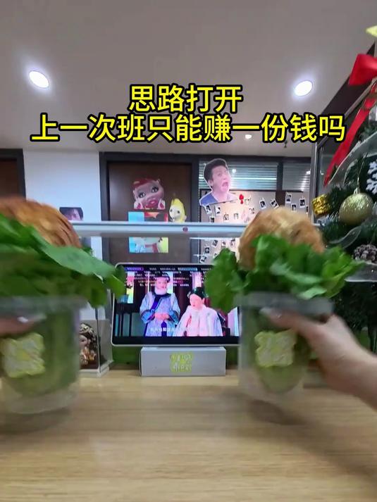 沉浸式体验在公司摆摊做饼夹菜