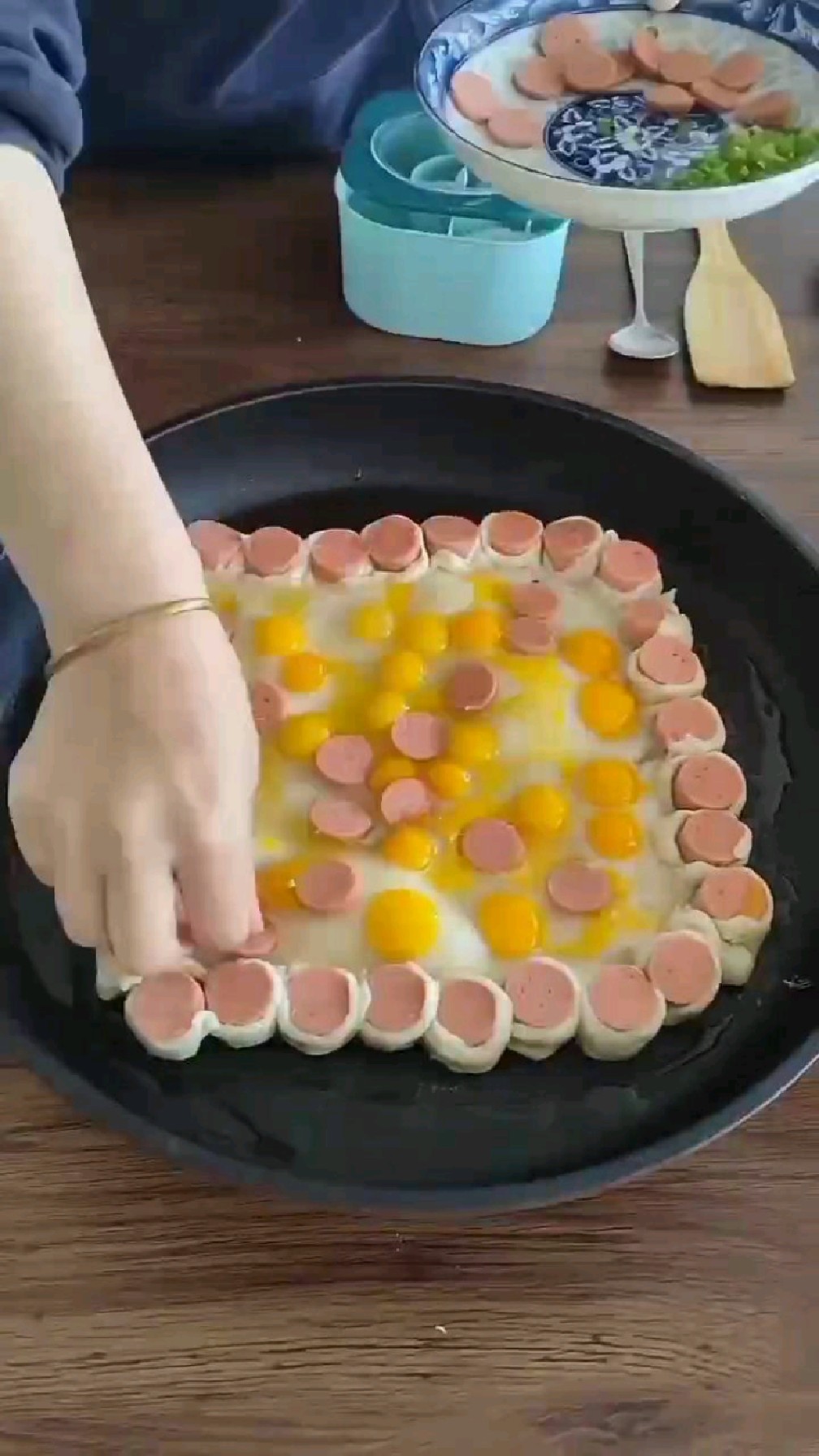 鹌鹑蛋火腿饼的做法