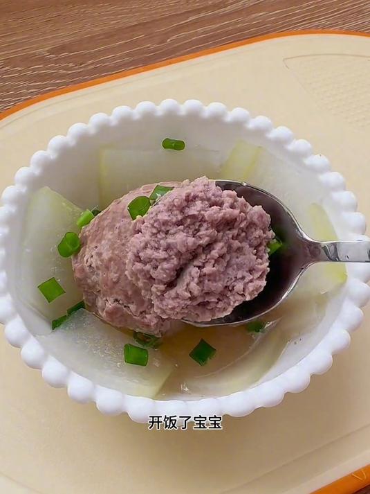 夏天炎热宝宝不想吃饭,今天做冬瓜蒸肉丸,汤汁味美