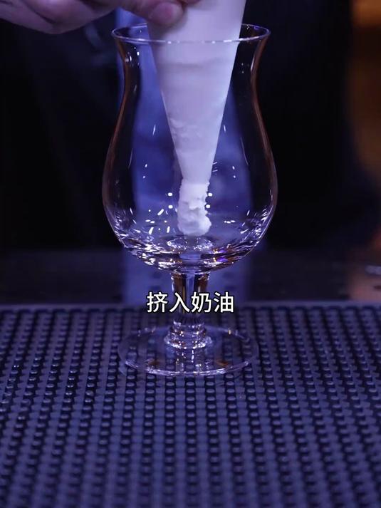 意境鸡尾酒（冰雪秘境）：隐藏在酒杯中的童话世界！