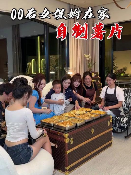 今天刚回广州 关关在家忙了一天 还给北北做了好多口味的薯片