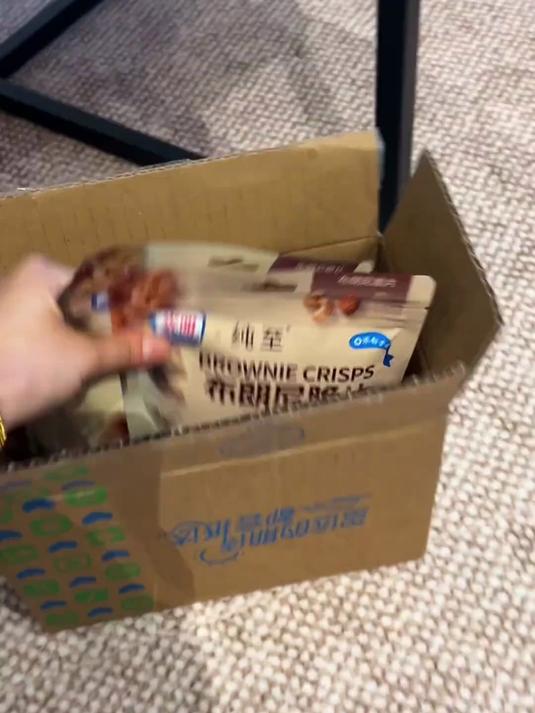 光明联名纯至巧克力布朗尼脆片,谁懂这一口的好吃程度!