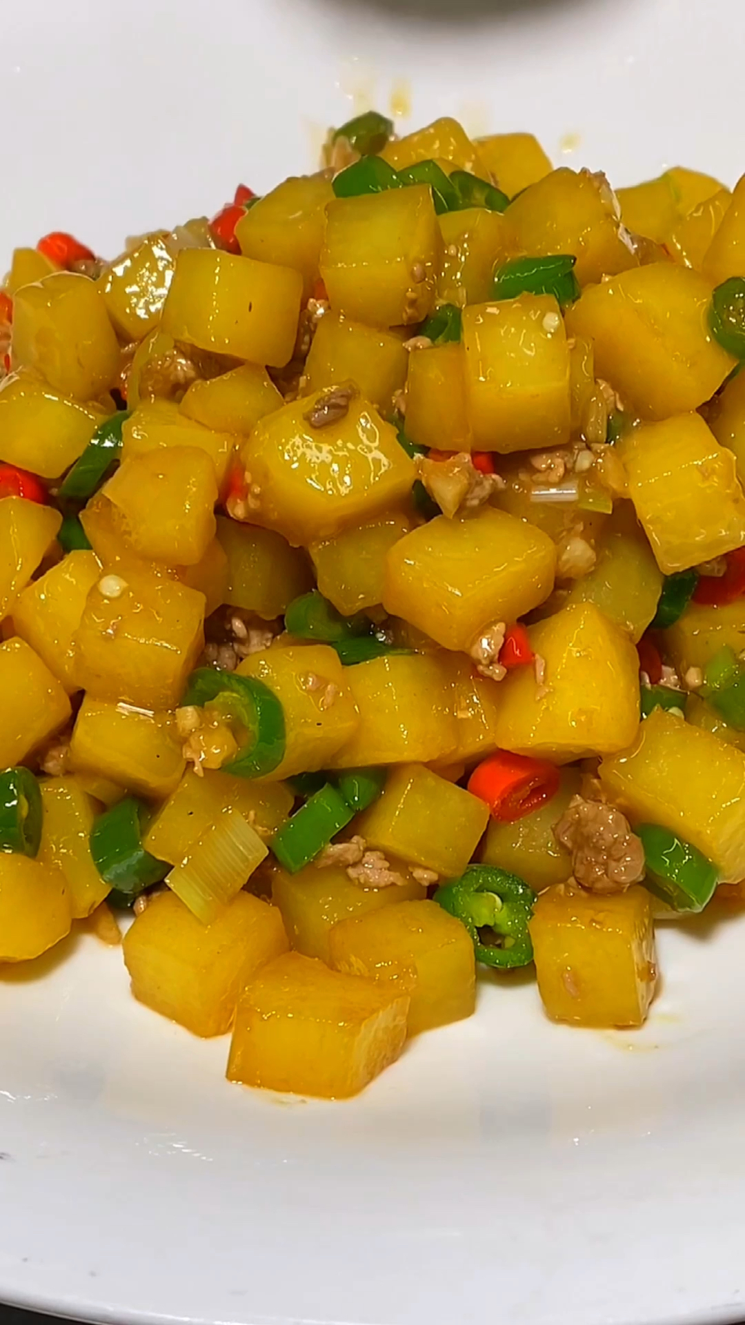 土豆丁烧肉末在家怎么做好吃?方法简单!