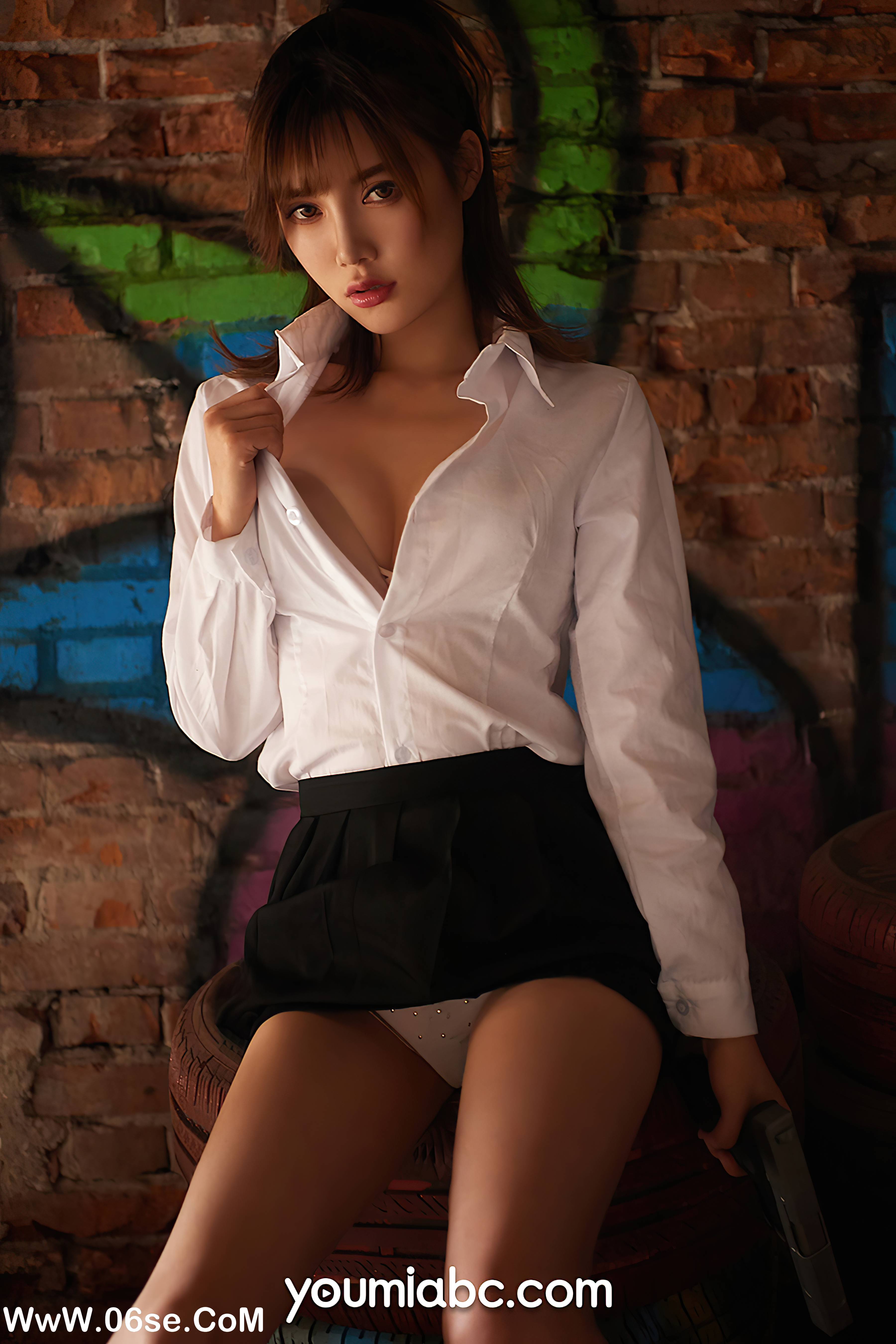 图片[25]-[YouMi尤蜜] 2020.08.27 火辣女特工 奶茶Emily[34+1P755M]-六色网