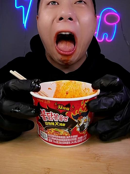 挑战吃缺牙齿拉面,火鸡干脆面,鬼椒面