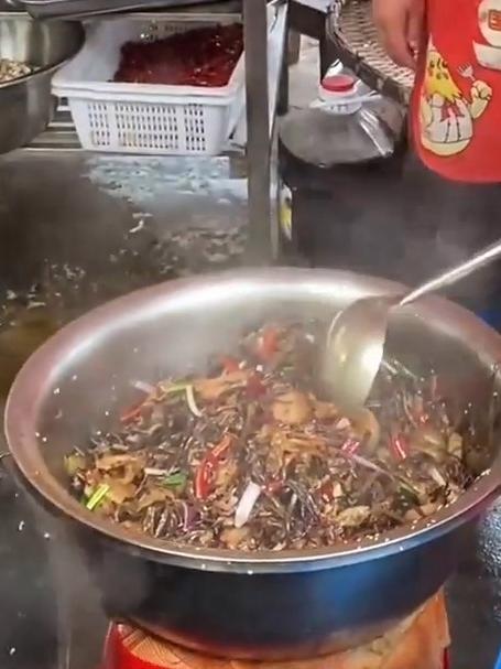 川玩油粤玩汤,四川自贡盐帮菜控油绝技出神入化