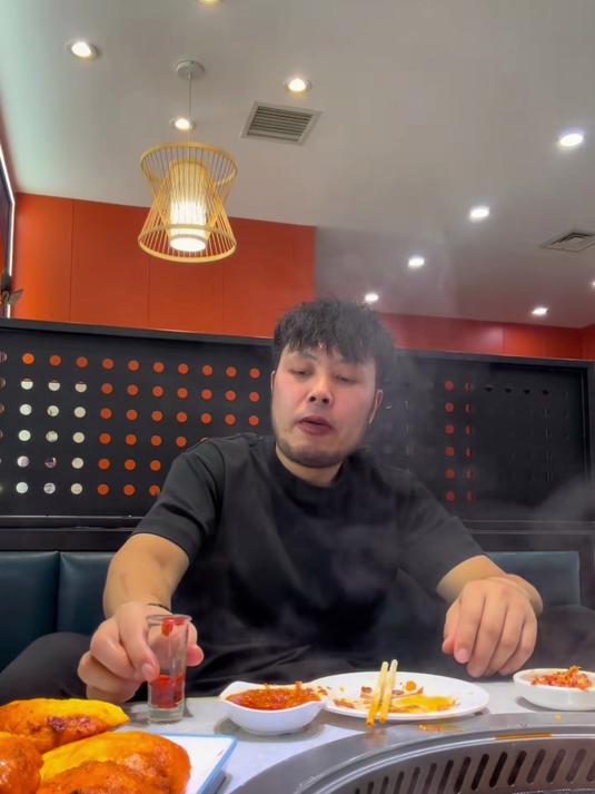 下雪就想起大鹅，铁锅炖上桌，冬日快乐翻倍！