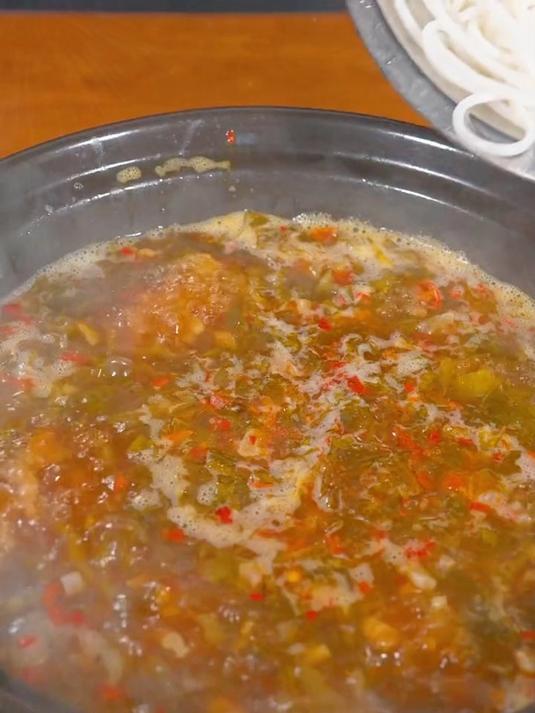 酸菜肉丝砂锅粉这样做真的超级好吃