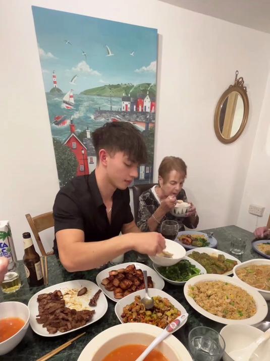 恭喜我的男孩喜提十六周岁生日,妈妈的岁月因你而暖,因你而乐