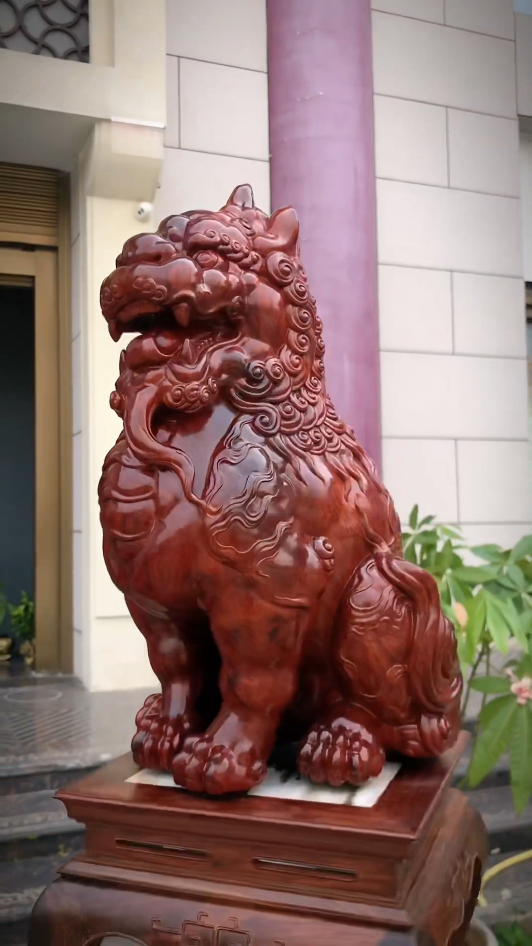 神兽狻猊,小叶紫檀鸡血红老料材质,名家亲工雕刻