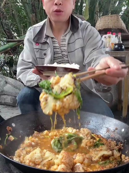 今天简简单单的煮个盖菜花吃味道不错还是小时候的味道!