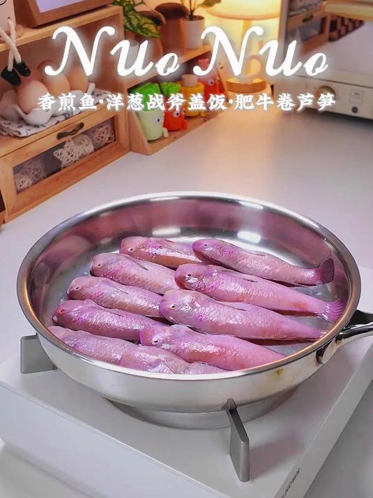 今日菜单 -香煎鱼 -洋葱战斧牛排盖饭 -肥牛卷芦笋