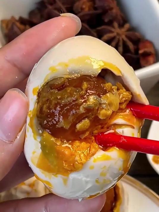 家常餐桌的美味，红树林烤海鸭蛋