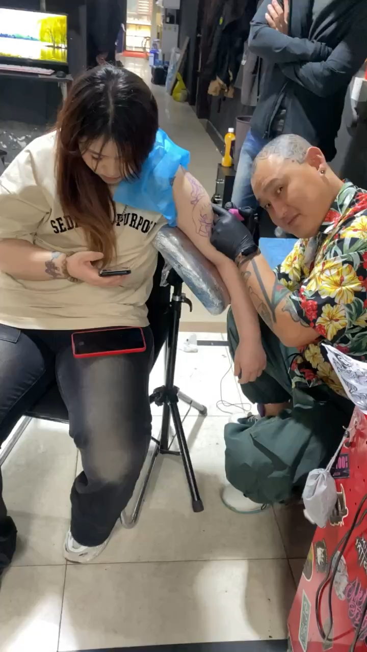 美女手臂纹身,你觉得好看吗