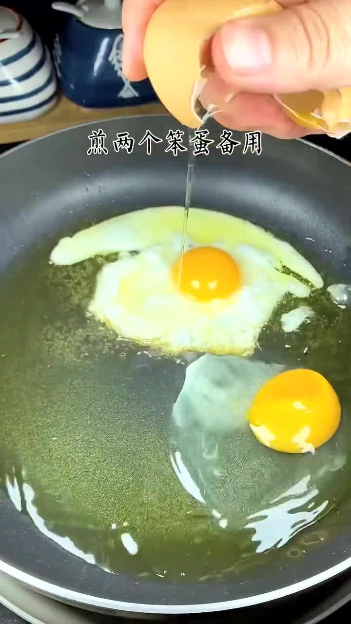 美食创作人 就这个番茄荷包蛋焖刀削面,我家一星期最少吃八顿