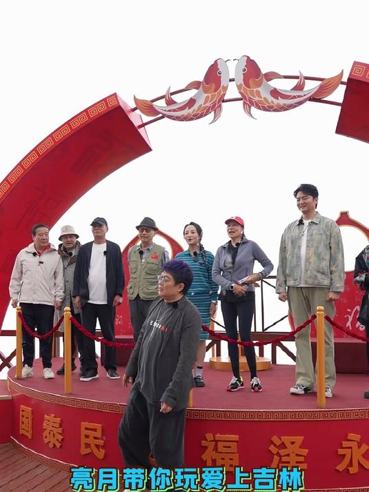 亮月带你玩丨在506.84平方公里的查干湖投放2025的首桶鱼苗,见证生态传承引嘉宾赞叹,